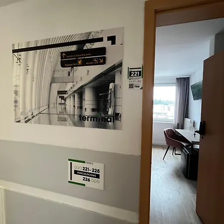 Terminal Airport Aparthotel *